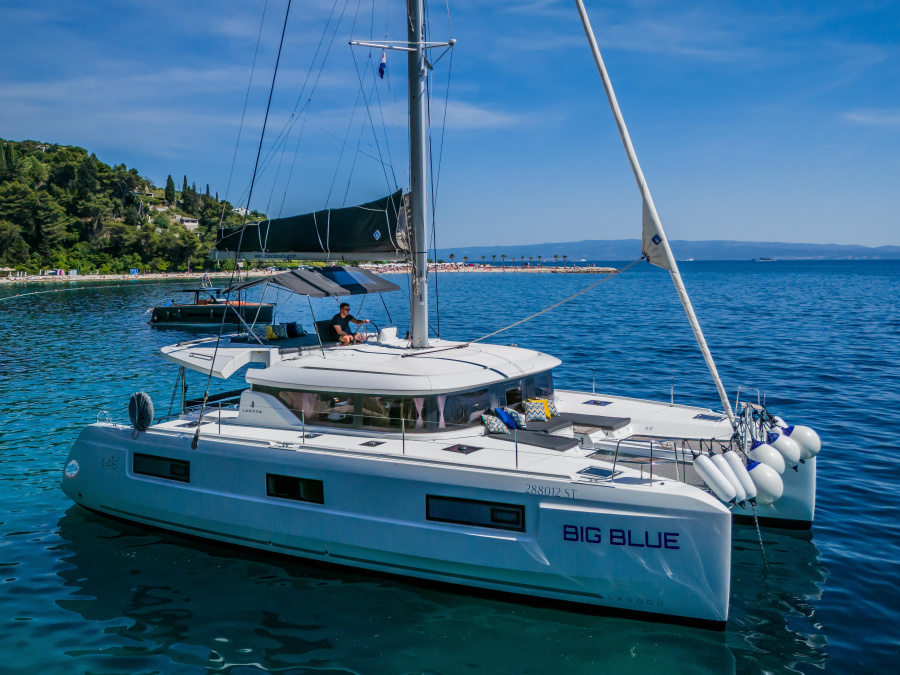 Photo #1 - Lagoon 46 (BIG BLUE) in Port of / West Harbour - 16005