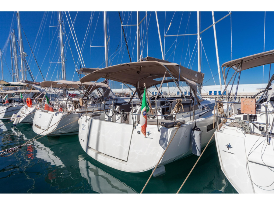 Photo #1 - Sun Odyssey 440 (Nantes) in Marina - 10420