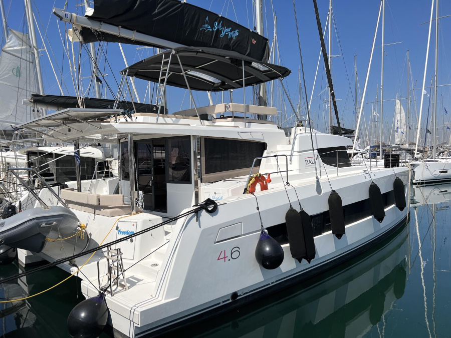 Photo #1 - Bali 4.6 (5+1 cab) (Freedom) en Alimos Marina - 12130