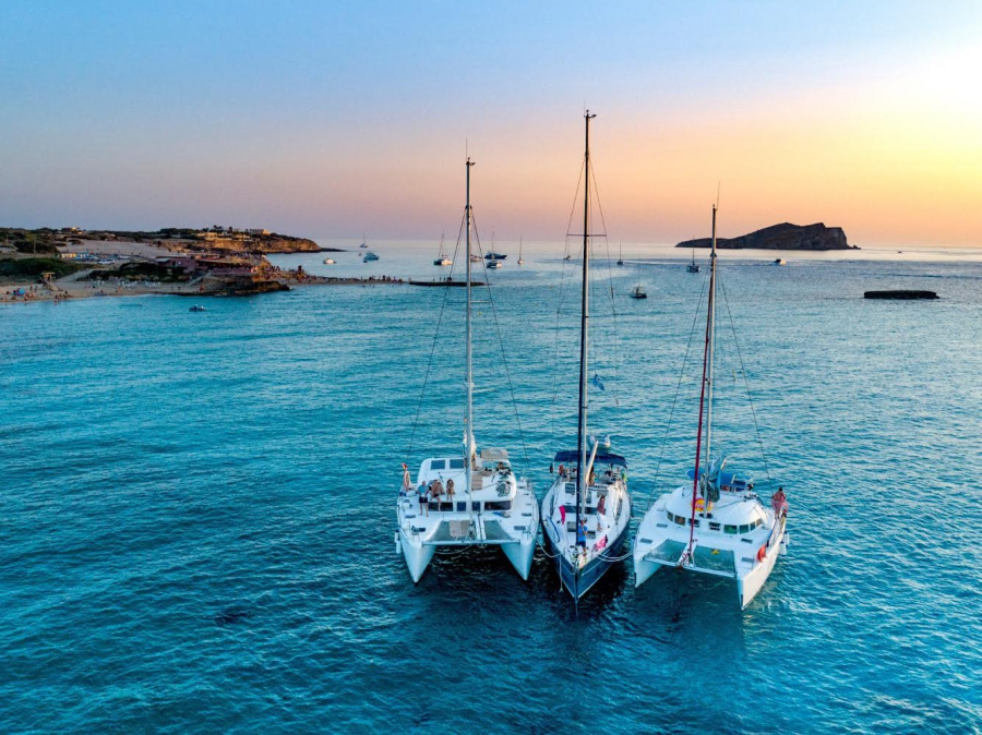 Photo #1 - Lagoon 400 S2 (Nora) in Club Nautico Ibiza - 9463