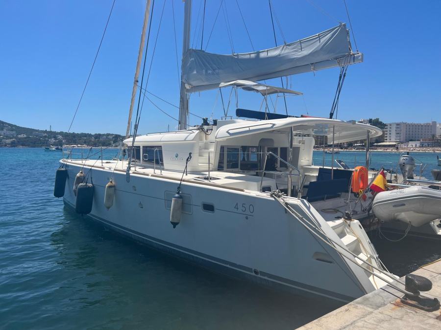 Photo #1 - Lagoon 450  Flybridge (Ocean Mares) en Port - 11915