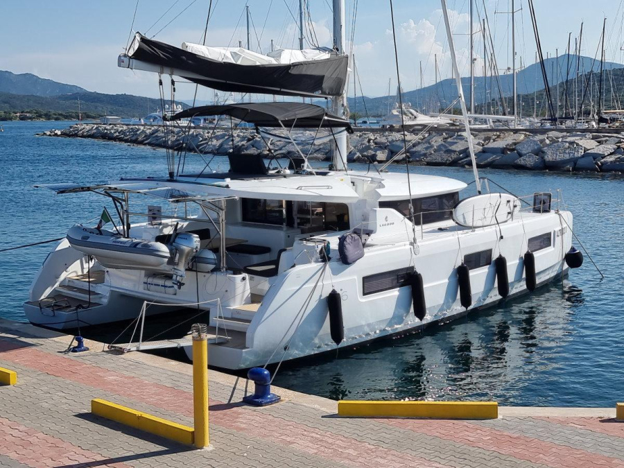 Photo #1 - Lagoon 46 (Altair) en Cala dei Sardi - 16186