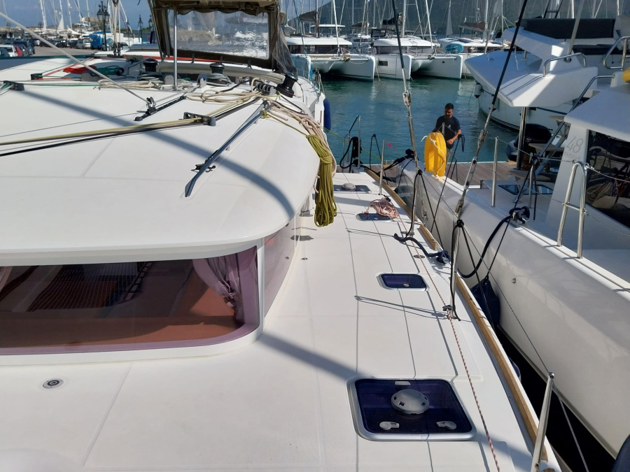 Photo #1 - Lagoon 400 S2 (Footprints) in Main Port - 18054