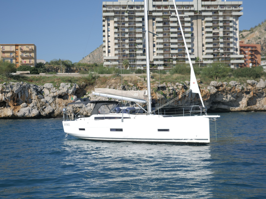 Photo #1 - Dufour 430 (Bloody Mary) en Poseidon Marina - 12726