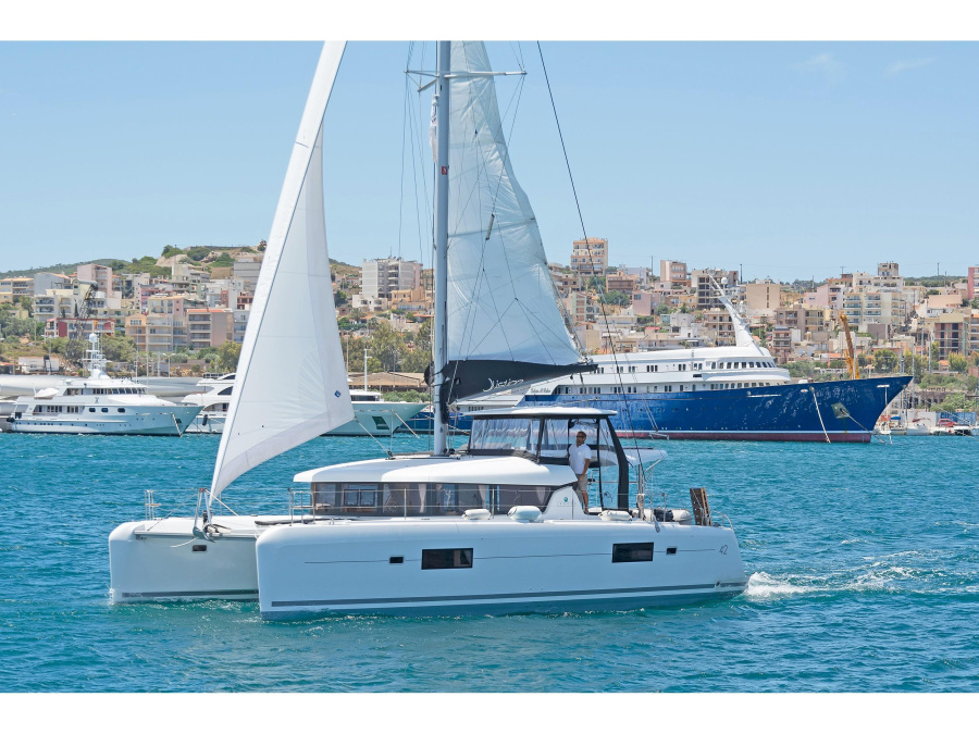 Photo #1 - Lagoon 42 A/C & GEN & WM (Breeze) in Main Port - 3893