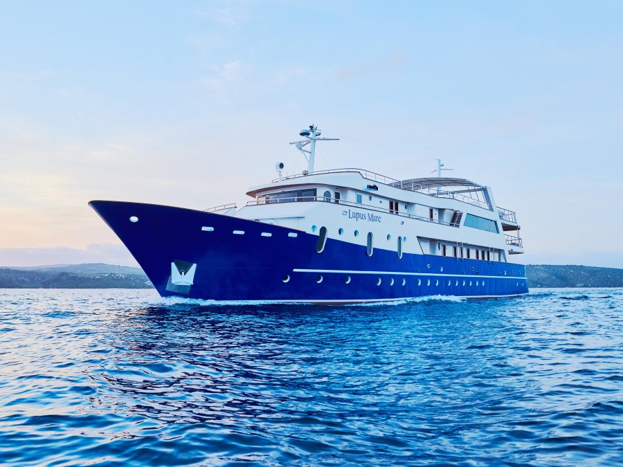 Photo #1 - Motoryacht (Lupus Mare) in Port of / East Harbour - 14441