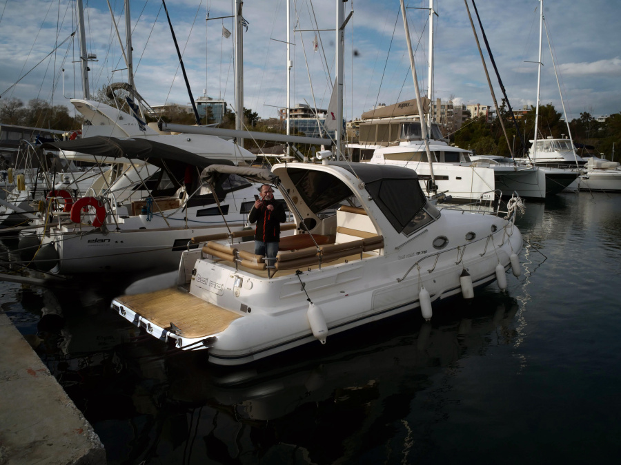 Photo #1 - Mostro Cabin 9 (Toi Moi) in Alimos Marina - 17239
