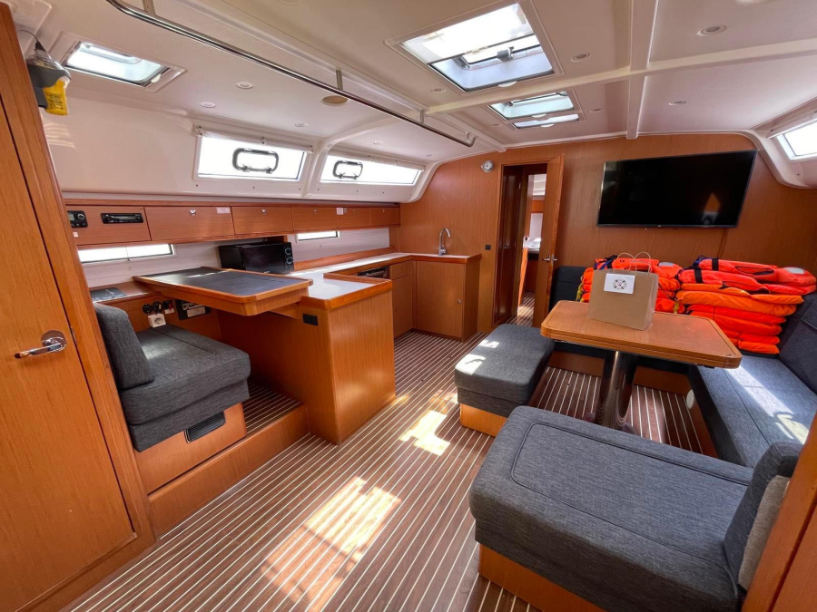 Interior image - 2
