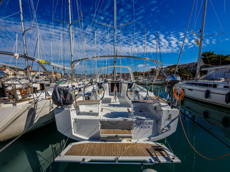 Photo #1 - Oceanis 38.1 (Pleasure) in ACI Marina - 6906