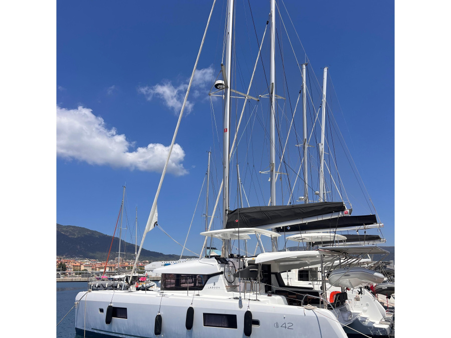 Photo #1 - LAGOON 42 (CELAVIE) in Port Tino Rossi - 18084