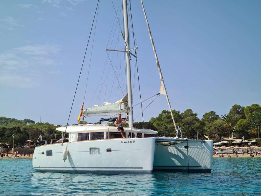 Photo #1 - Lagoon 400 (Mia) en Real Club Nautic de - 19217