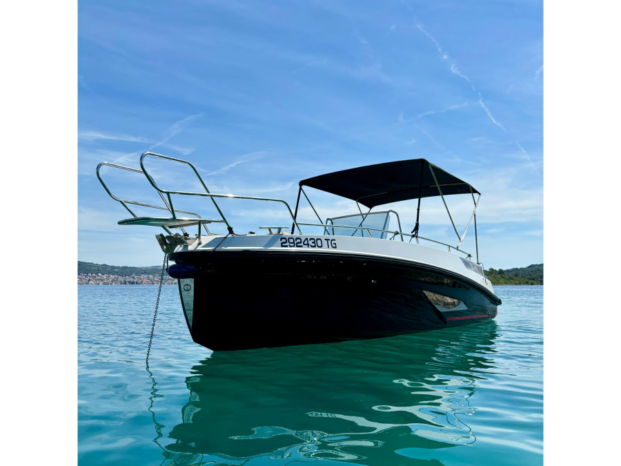 Photo #1 - Arrow Abaris 23 (no name) in City Port - 20864