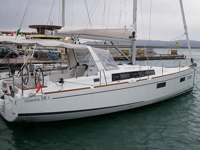 Photo #1 - Oceanis 38.1 (Lampo) in Bocca di Magra - 19570