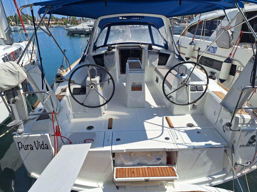 Photo #1 - Oceanis 38.1 (Pura Vida) in Marina - 21503