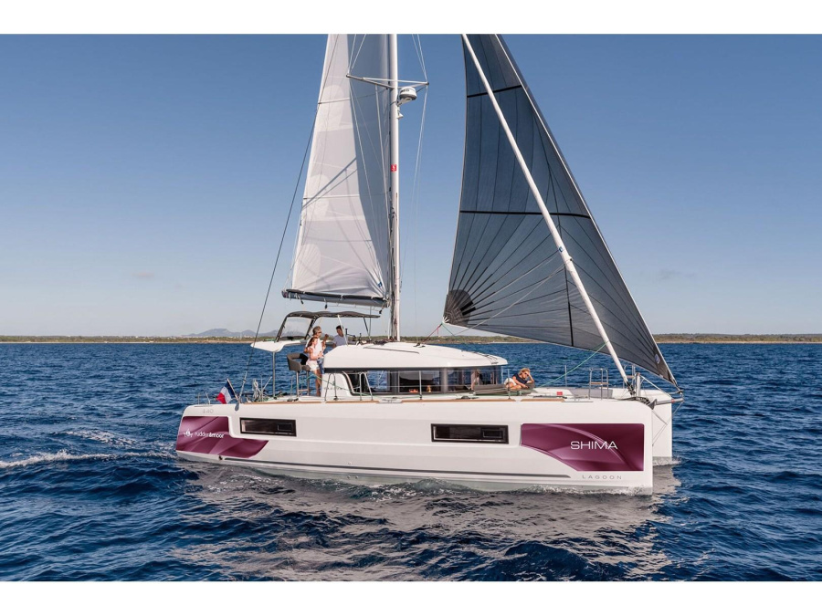 Photo #1 - Lagoon 40 (Mizu) in Yacht Club Mai - 19723