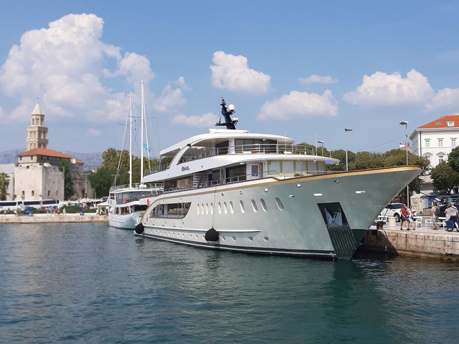 Photo #1 - Motoryacht Riva (Riva) en ACI Marina - 19909