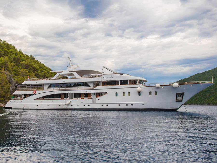 Photo #1 - Motoryacht Cristal (Cristal) in ACI Marina - 19911