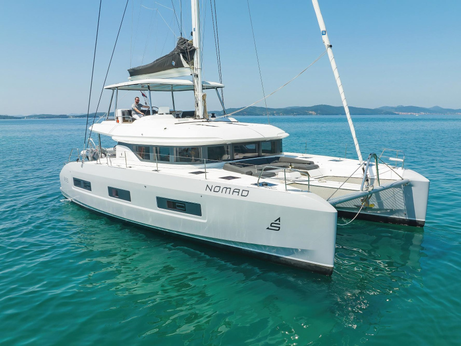 Photo #1 - Lagoon 55 - Elegance line (NOMAD) in Port of / West Harbour - 10900