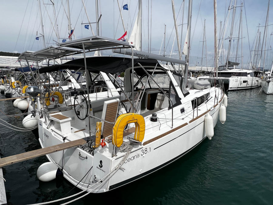 Photo #1 - Oceanis 38.1 (Foxy) in D-Marin Dalmacija Marina - 10318