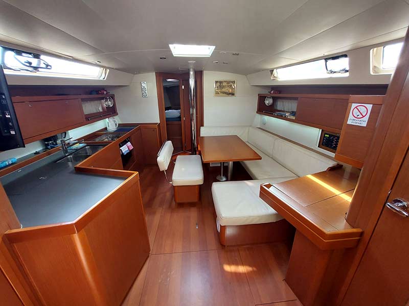 Interior image - 2