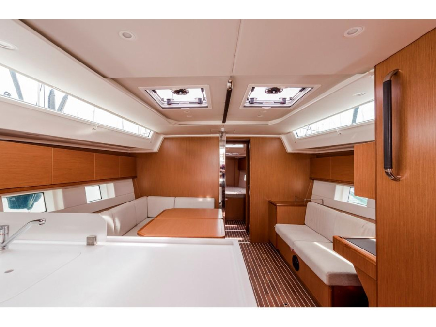 Interior image - 2