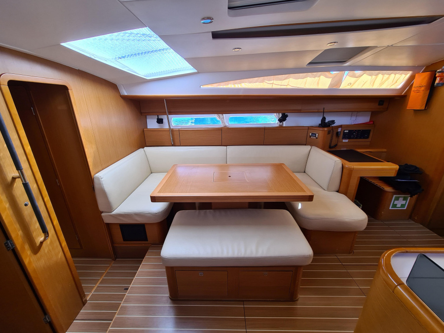 Interior image - 2