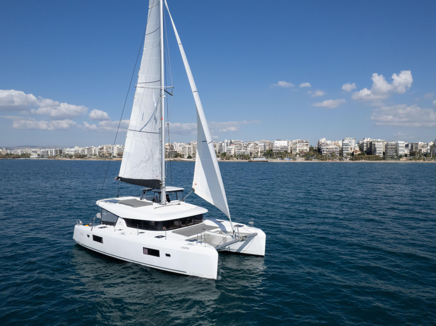 Photo #1 - Lagoon 42 (Utopia | A/C, Gen, Watermaker, 12 pax) en Alimos Marina - 18014