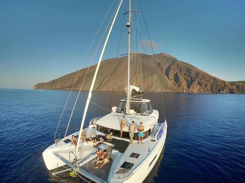 Photo #1 - Lagoon 50 (Colibrì Platinum Service) in Marina di Stabia - 13855