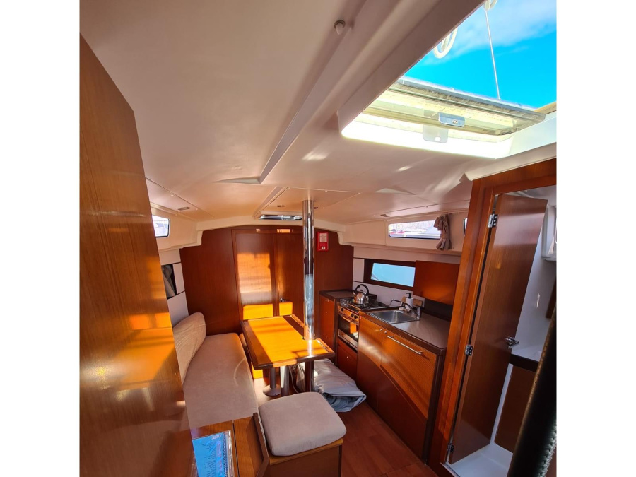 Interior image - 1
