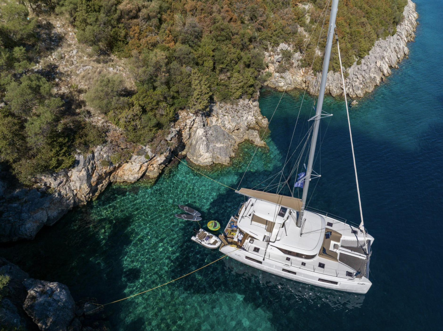 Photo #1 - Lagoon 46 (MAESTRO) en Port of Lefkas - 20801