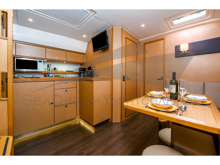 Interior image - 2
