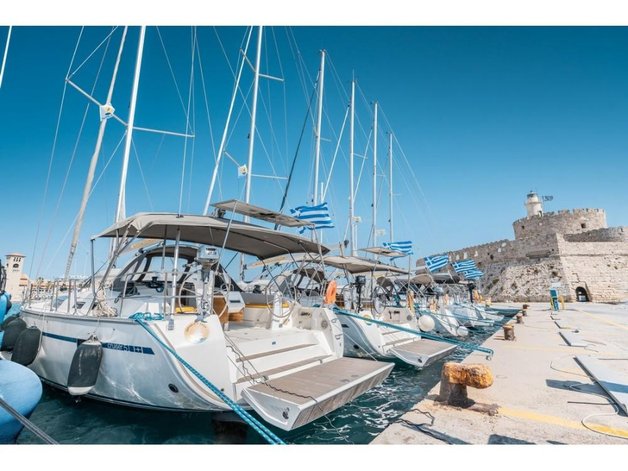 Photo #1 - Bavaria 51 Cruiser (Elpida) en Mandraki Port - 15886