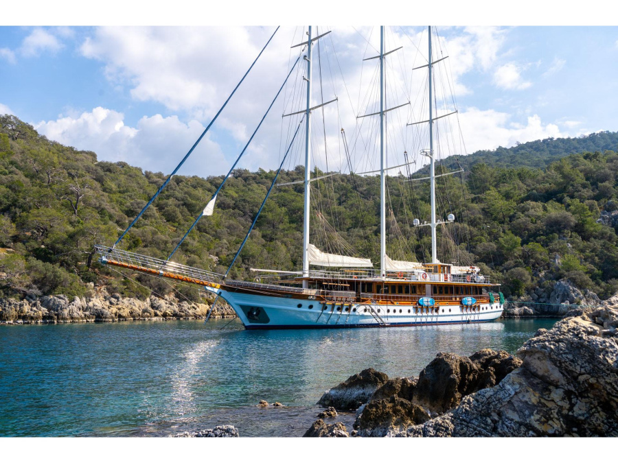 Photo #1 - Admiral (Admiral) in Marina - 20609