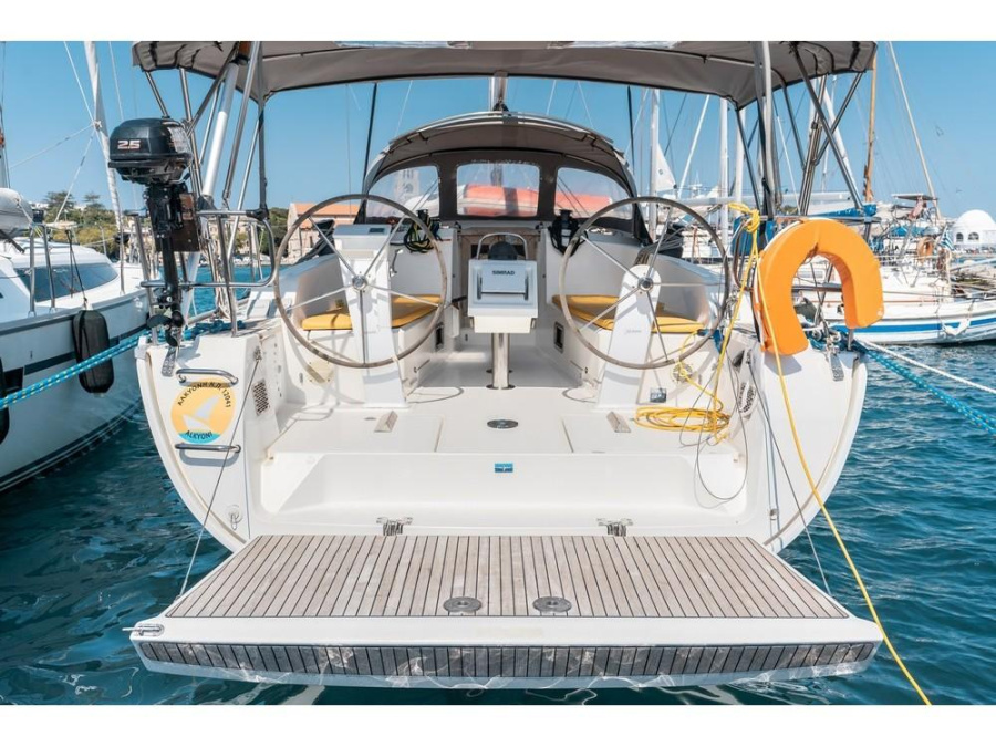 Photo #1 - Bavaria 41 Cruiser (Alkyoni) in Mandraki Port - 15893
