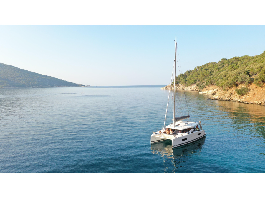 Photo #1 - Isla 40 (A/C & Watermaker & Generator - 4+1 Cabins/4 Heads) (Anasa) in  - 18258