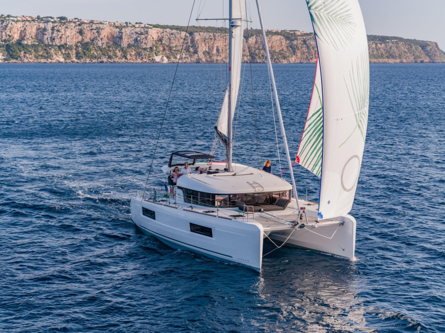 Photo #1 - Lagoon 40 (Esmee) en Tourlos Marina - 20858