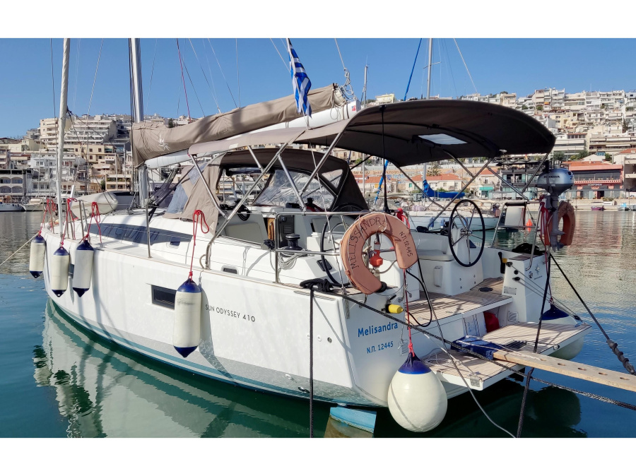 Photo #1 - Sun Odyssey 410 (Melisandra) en Mikrolimano port - 20774