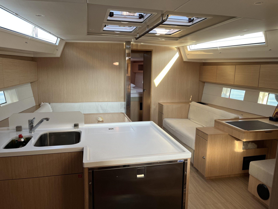 Interior image - 2