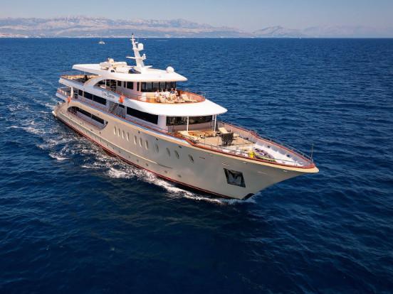 Photo #1 - Motoryacht Queen Eleganza (Queen Eleganza) en ACI Marina - 21036
