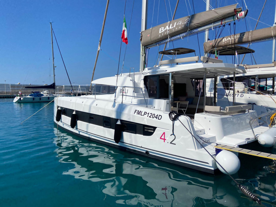 Photo #1 - Bali 4.2 (aMare) in Marina - 21132