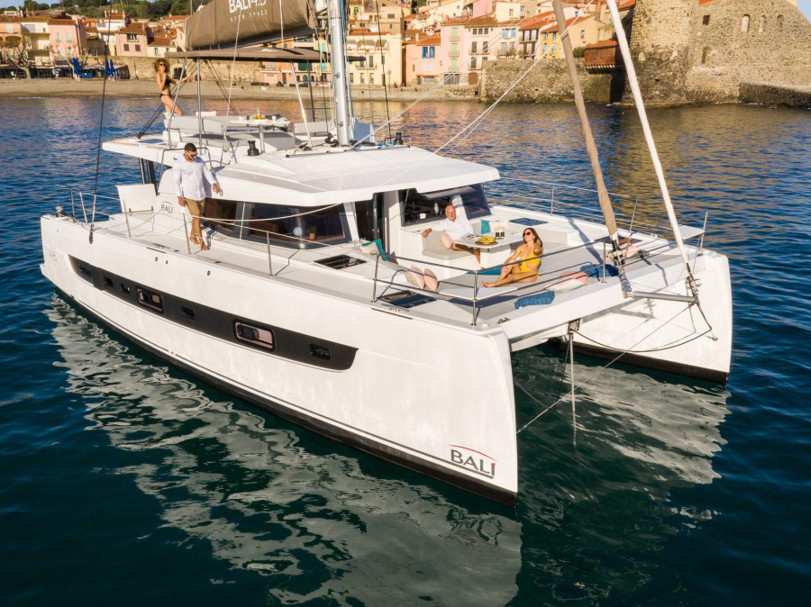 Photo #1 - Bali 4.6 Mira (MIRA) in Marina - 21126