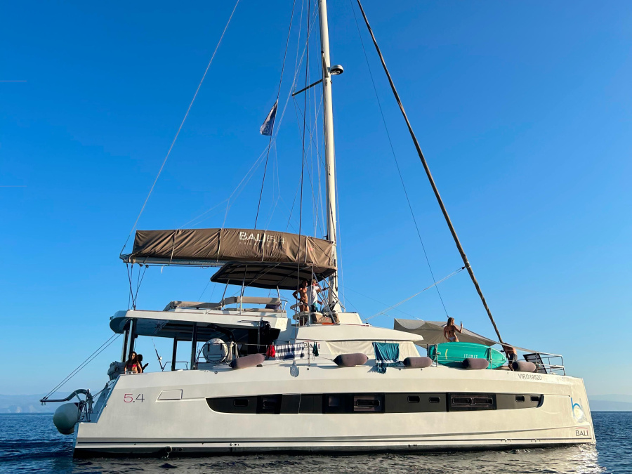 Photo #1 - Bali 5.4 (Virginia) in Marina - 21133