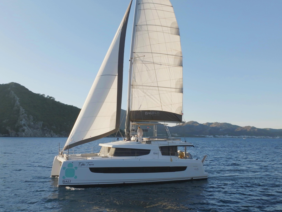 Photo #1 - Bali 4.8 (Taurus) in Albatros Marina - 16360