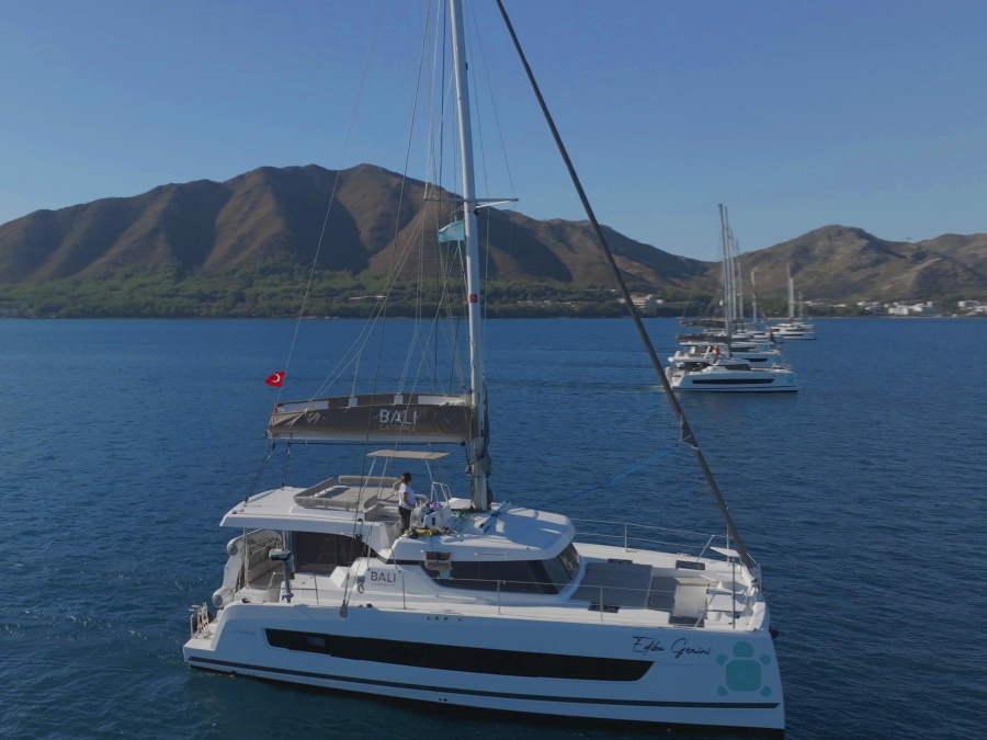 Photo #1 - Bali Catspace (Gemini) in Albatros Marina - 18695