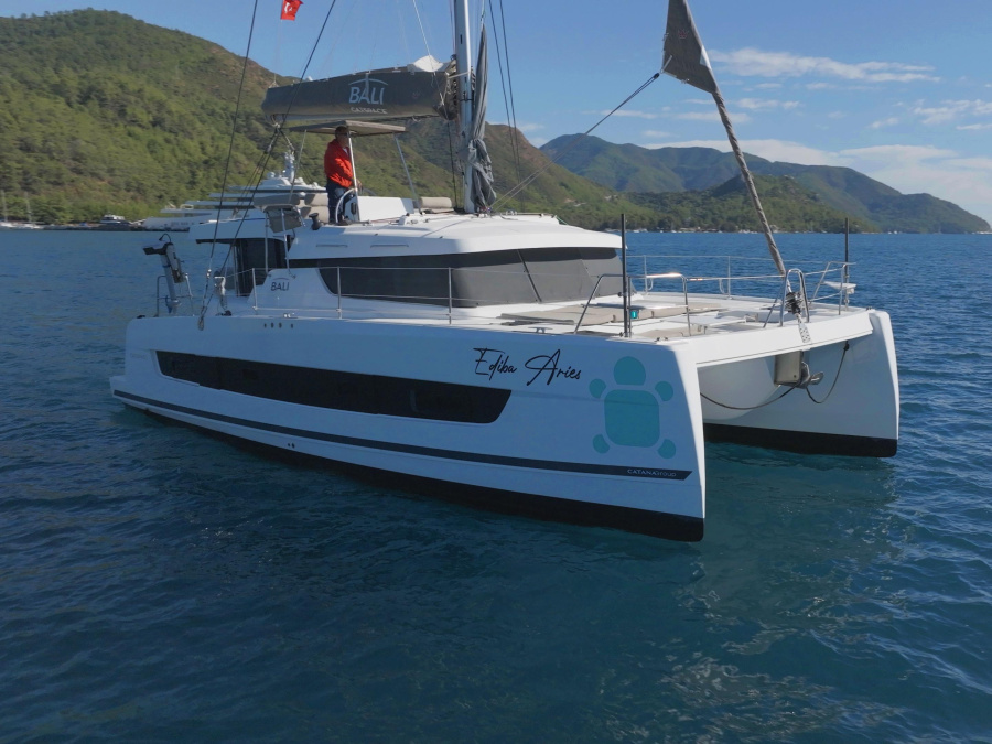 Photo #1 - Bali Catspace (Aries) in Albatros Marina - 18388
