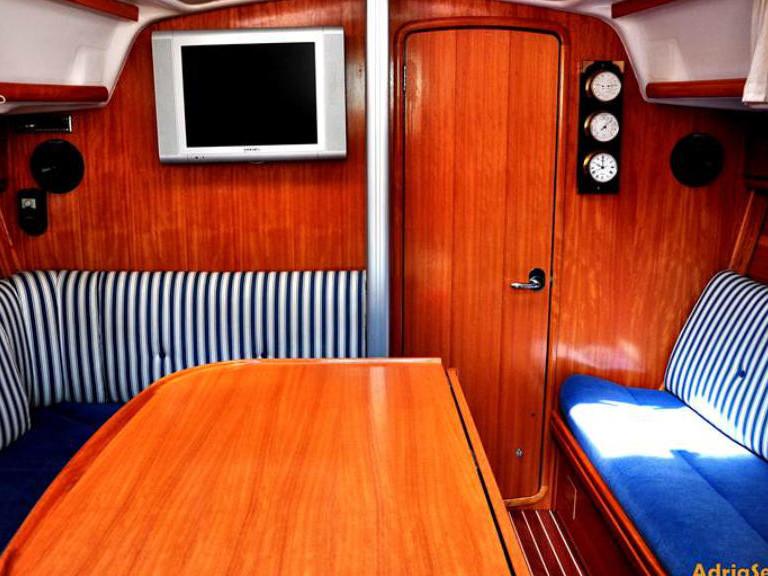 Interior image - 2
