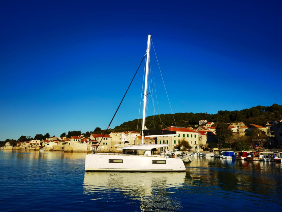Photo #1 - Lagoon 40 (ALEXANDRIA) in D-Marin Dalmacija Marina - 21430