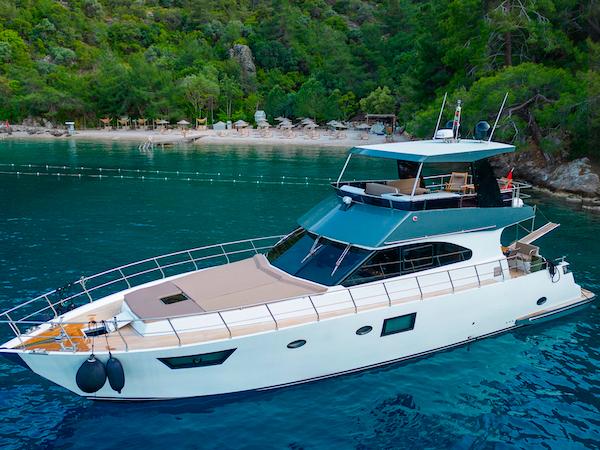 Photo #1 - Motoryacht - Golden Blue (Golden Blue) en Ece Marina - 21782