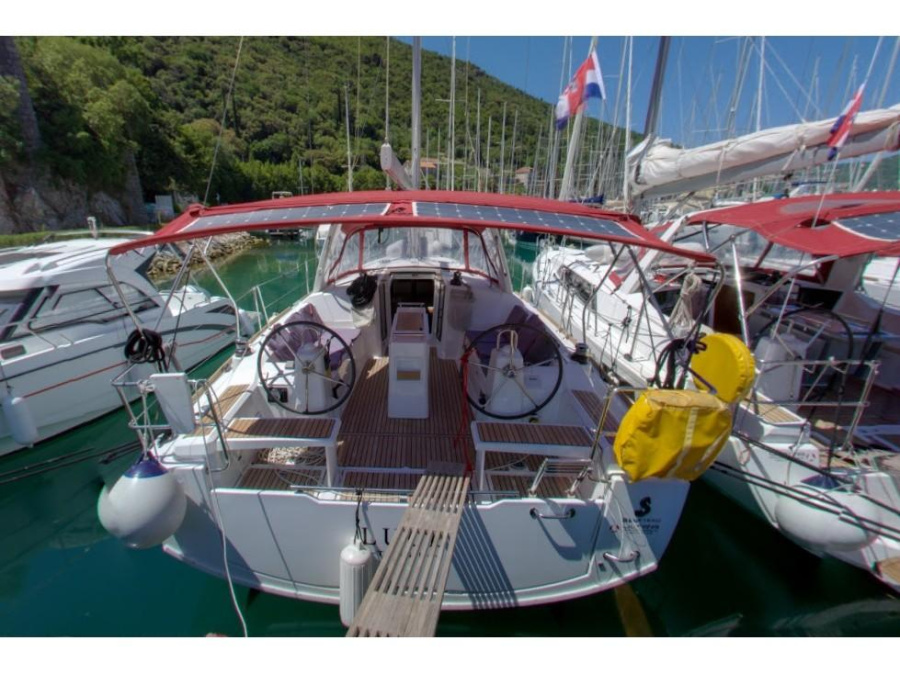 Photo #1 - Oceanis 38.1 (LUCE) in ACI Marina - 8708