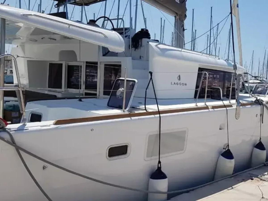 Photo #1 - Lagoon 450 (Afrodite) en Vlichada port - 21884